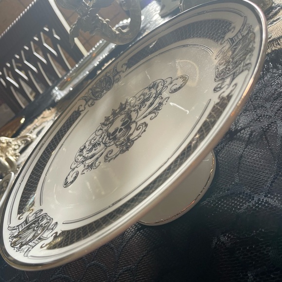 GRACE TEAWARE NWOT Crowned Skull Gothic Design  Fine Porcelain Cake Pedestal - Picture 10 of 11